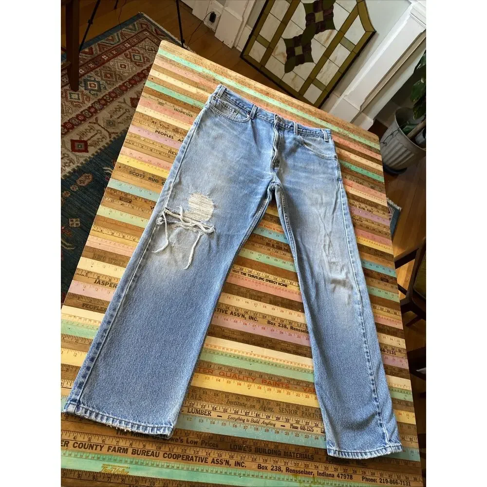 Levis preowned please